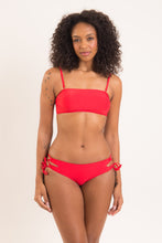 Cargar imagen en el visor de la galería, Model Front: Rio De Sol Bas Bottom Rouge Madrid
