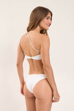 Cargar imagen en el visor de la galería, Model Back: Rio De Sol Bas Bottom Sand-White Leblon
