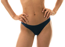 Cargar imagen en el visor de la galería, Gallery: Rio De Sol Bas Bottom Shark Bandeau
