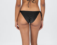 Cargar imagen en el visor de la galería, Model Back: Rio De Sol Bas Bottom Shimmer-Black Ibiza-Comfy
