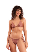 Cargar imagen en el visor de la galería, Model Front: Rio De Sol Bas Bottom Shimmer-Copper Frufru-Fio
