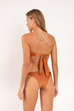 Cargar imagen en el visor de la galería, Model Back: Rio De Sol Bas Bottom Shimmer-Nocciola Leblon
