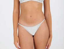 Cargar imagen en el visor de la galería, Model Front: Rio De Sol Bas Bottom Shimmer-White California
