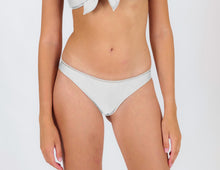 Cargar imagen en el visor de la galería, Gallery: Rio De Sol Bas Bottom Shimmer-White Essential
