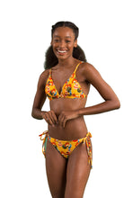 Cargar imagen en el visor de la galería, Model Front: Rio De Sol Bas Bottom Stories Cheeky-Micro
