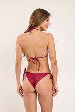 Cargar imagen en el visor de la galería, Model Back: Rio De Sol Bas Bottom Touch-Carmim Cheeky-Tie
