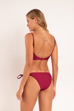 Cargar imagen en el visor de la galería, Model Back: Rio De Sol Bas Bottom Touch-Carmim Ibiza-Comfy
