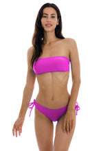Cargar imagen en el visor de la galería, Model Front: Rio De Sol Bas Bottom Uv-Pink Madrid
