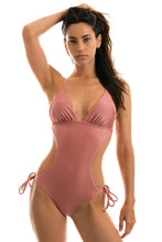 Cargar imagen en el visor de la galería, Model Front: Rio De Sol Une Pièce Callas Trikini
