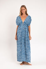 Cargar imagen en el visor de la galería, Model Front: Rio De Sol Vêtement De Plage Chuva Long Dress Soleil
