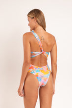 Cargar imagen en el visor de la galería, Model Back: Rio De Sol Une Pièce Cloud Santorini
