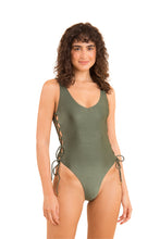 Cargar imagen en el visor de la galería, Model Front: Rio De Sol Une Pièce Croco Zoe
