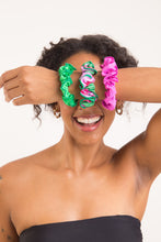 Cargar imagen en el visor de la galería, Image 05: Rio De Sol Chouchou Dots-Energy Scrunchie
