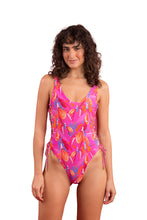 Cargar imagen en el visor de la galería, Model Front: Rio De Sol Une Pièce Flavors Zoe
