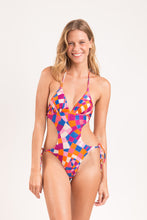 Cargar imagen en el visor de la galería, Model Front: Rio De Sol Une Pièce Funny Trikini
