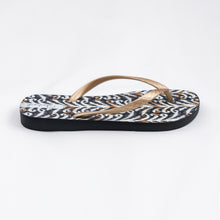 Cargar imagen en el visor de la galería, Image 03: Rio De Sol Tongs Ikat Slim
