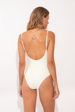 Cargar imagen en el visor de la galería, Model Back: Rio De Sol Une Pièce Junco-Offwhite Hype
