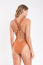 Cargar imagen en el visor de la galería, Model Back: Rio De Sol Une Pièce Nocciola Riviera
