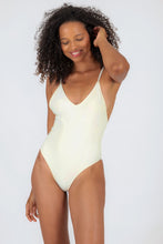 Cargar imagen en el visor de la galería, Model Front: Rio De Sol Une Pièce Off-White Hype
