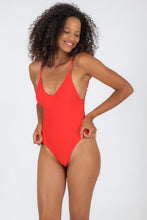 Cargar imagen en el visor de la galería, Model Front: Rio De Sol Une Pièce Rouge Hype

