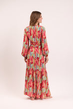 Cargar imagen en el visor de la galería, Model Back: Rio De Sol Vêtement De Plage Sea-Bloom Long Dress Verona
