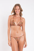 Cargar imagen en el visor de la galería, Model Front: Rio De Sol Ensemble Set Bouquet Tri-Rev Essential-Rev
