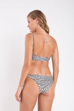 Cargar imagen en el visor de la galería, Model Back: Rio De Sol Ensemble Set Collage Bandeau-Reto Ibiza-Comfy
