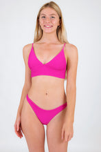Cargar imagen en el visor de la galería, Model Front: Rio De Sol Ensemble Set Cotele-Amaranto Tri-Tank Essential-Comfy
