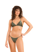 Cargar imagen en el visor de la galería, Model Front: Rio De Sol Ensemble Set Croco Tri-Fixo California
