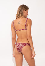 Cargar imagen en el visor de la galería, Model Back: Rio De Sol Ensemble Set Dune Hera Essential
