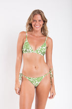 Cargar imagen en el visor de la galería, Model Front: Rio De Sol Ensemble Set Flow Tri-Fixo Lacinho
