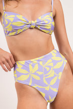 Cargar imagen en el visor de la galería, Image 11: Rio De Sol Ensemble Set Glow Bandeau-Joy Hotpants
