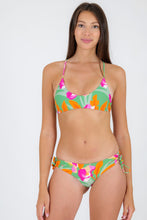 Cargar imagen en el visor de la galería, Model Front: Rio De Sol Ensemble Set Green-Bloom Bralette Madrid
