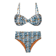 Cargar imagen en el visor de la galería, Product Front: Rio De Sol Ensemble Set Ikat Twist Hotpants
