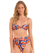 Cargar imagen en el visor de la galería, Gallery: Rio De Sol Ensemble Set Leaves Bandeau-Joy Hotpants
