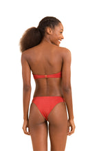 Cargar imagen en el visor de la galería, Model Back: Rio De Sol Ensemble Set Malibu-Chili Bandeau-Duo Essential
