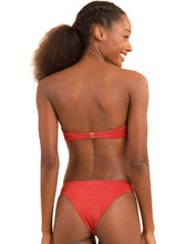 Cargar imagen en el visor de la galería, Image 07: Rio De Sol Ensemble Set Malibu-Chili Bandeau-Duo Essential
