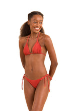 Cargar imagen en el visor de la galería, Model Front: Rio De Sol Ensemble Set Malibu-Chili Tri-Inv Cheeky-Tie
