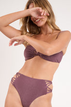 Cargar imagen en el visor de la galería, Image 07: Rio De Sol Ensemble Set Malibu-Ebano Bandeau-Iris Highwaist-Spin-Iris
