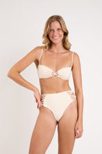 Cargar imagen en el visor de la galería, Model Front: Rio De Sol Ensemble Set Malibu-Natural Bandeau-Iris High-Waist-Spin-Iris
