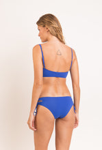 Cargar imagen en el visor de la galería, Model Back: Rio De Sol Ensemble Set Oceano Bandeau-Reto Madrid
