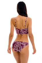 Cargar imagen en el visor de la galería, Model Back: Rio De Sol Ensemble Set Palms-Vine Balconet-Anna Comfy
