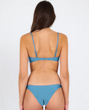 Cargar imagen en el visor de la galería, Image 06: Rio De Sol Ensemble Set Shimmer-Baltic-Sea Bandeau-Knot Essential
