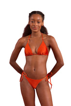 Cargar imagen en el visor de la galería, Image 04: Rio De Sol Ensemble Set Shimmer-Paprica Tri-Inv Cheeky-Tie
