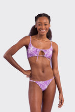 Cargar imagen en el visor de la galería, Model Front: Rio De Sol Ensemble Set Trail-Purple Tank-Tie Ipanema
