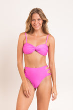 Cargar imagen en el visor de la galería, Model Front: Rio De Sol Ensemble Set Vita-Pink Twist Highwaist-Spin
