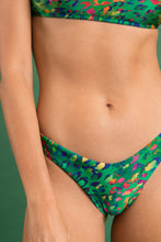 Cargar imagen en el visor de la galería, Image 10: Rio De Sol Ensemble Set Wilds Bandeau-Reto Highleg
