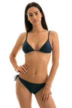 Cargar imagen en el visor de la galería, Model Front: Rio De Sol Ensemble Shark Inv Comfort
