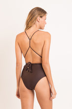Cargar imagen en el visor de la galería, Model Back: Rio De Sol Une Pièce Shimmer-Coffee New Vegas
