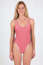 Cargar imagen en el visor de la galería, Model Front: Rio De Sol Une Pièce Shimmer-Confetti Zoe
